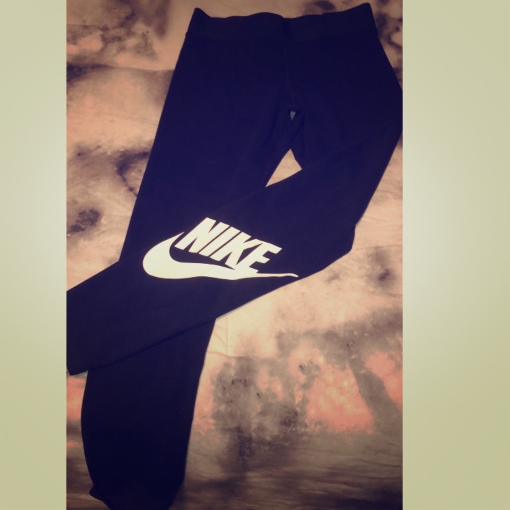 Women’s Nike Black Activewear Leggings, Medium